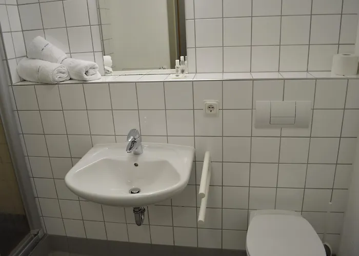 Centre Ecologique Et Touristique Park Housen بيت شباب *